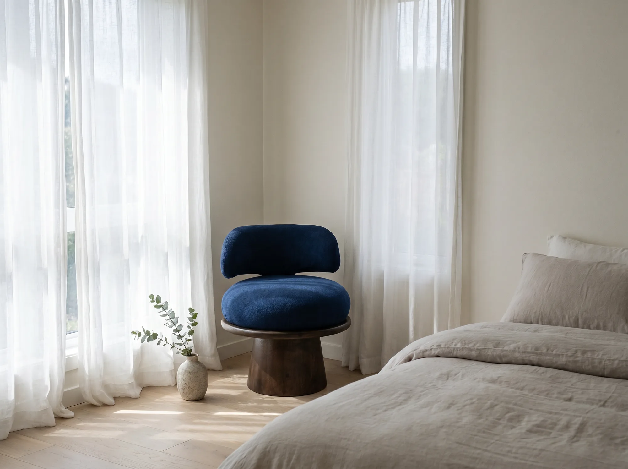 Contour Plateau Chair - bedroom lifestyle